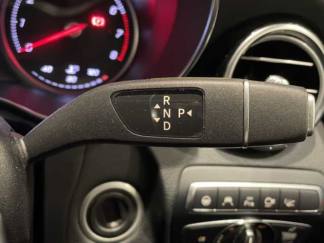 メルセデス・ベンツ ＧＬＣ２５０ 4マチックスポーツ 新潟県 2019(平31)年 4.3万km ポーラホワイト レーダーセーフティパッケージ/-アクティブブレーキアシスト/-PRE SAFEプラス/-アクティブレーンキーピングアシスト/-アクティブブラインドスポットアシスト/-アクティブディスタンスアシストディストロニック/純正HDDナビ/(CD/DVD/Bluetooth/USB/フルセグTV)/360°カメラシステム/ヘッドアップディスプレイ/AIR BODY CONTROLサスペンション/純正19インチアルミホイール/LEDヘッドライト/パワーバックドア/ハーフレザーシート/シートヒーター/パワーシート/パドルシフト/キーレスゴー