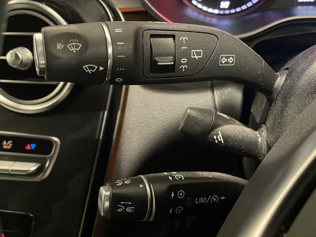 メルセデス・ベンツ ＧＬＣ２５０ 4マチックスポーツ 新潟県 2019(平31)年 4.3万km ポーラホワイト レーダーセーフティパッケージ/-アクティブブレーキアシスト/-PRE SAFEプラス/-アクティブレーンキーピングアシスト/-アクティブブラインドスポットアシスト/-アクティブディスタンスアシストディストロニック/純正HDDナビ/(CD/DVD/Bluetooth/USB/フルセグTV)/360°カメラシステム/ヘッドアップディスプレイ/AIR BODY CONTROLサスペンション/純正19インチアルミホイール/LEDヘッドライト/パワーバックドア/ハーフレザーシート/シートヒーター/パワーシート/パドルシフト/キーレスゴー