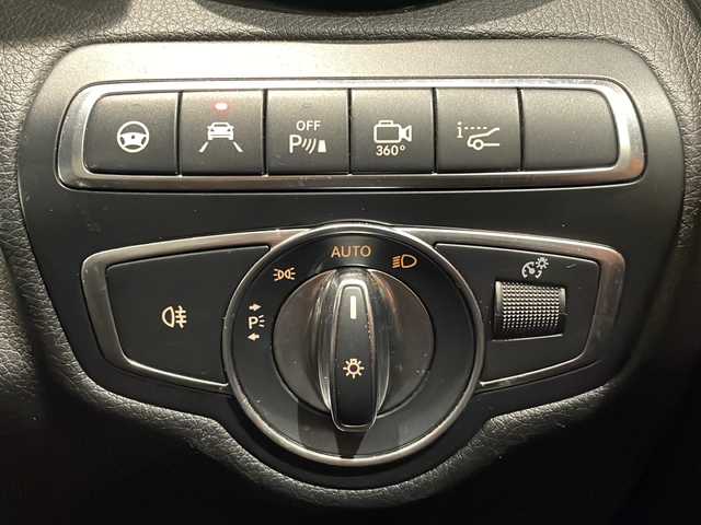 メルセデス・ベンツ ＧＬＣ２５０ 4マチックスポーツ 新潟県 2019(平31)年 4.3万km ポーラホワイト レーダーセーフティパッケージ/-アクティブブレーキアシスト/-PRE SAFEプラス/-アクティブレーンキーピングアシスト/-アクティブブラインドスポットアシスト/-アクティブディスタンスアシストディストロニック/純正HDDナビ/(CD/DVD/Bluetooth/USB/フルセグTV)/360°カメラシステム/ヘッドアップディスプレイ/AIR BODY CONTROLサスペンション/純正19インチアルミホイール/LEDヘッドライト/パワーバックドア/ハーフレザーシート/シートヒーター/パワーシート/パドルシフト/キーレスゴー