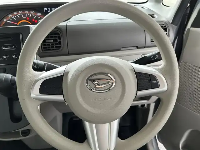 ダイハツ タント L SA Ⅲ 長崎県 2018(平30)年 1万km ブライトシルバーメタリック 純正オーディオ(FM/AM/CD)/アイドリングストップ/両側スライドドア/純正フロアマット/オートマチックハイビーム/ABS/横滑り防止装置/衝突被害軽減システム/後方コーナーセンサー/リモコンキー/SRSダブルエアバッグ/取扱説明書/保証書