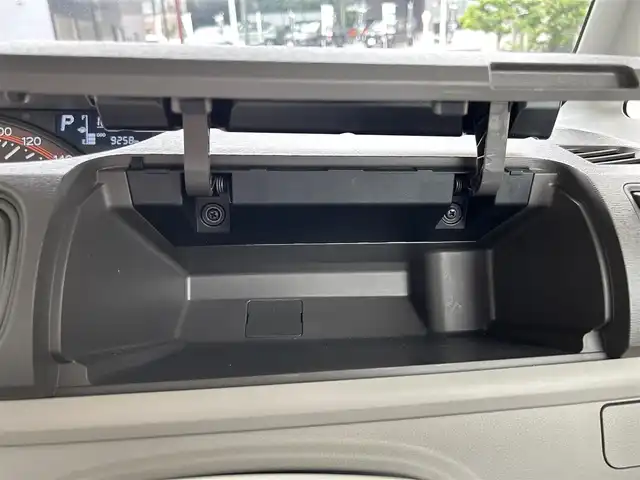 ダイハツ タント L SA Ⅲ 長崎県 2018(平30)年 1万km ブライトシルバーメタリック 純正オーディオ(FM/AM/CD)/アイドリングストップ/両側スライドドア/純正フロアマット/オートマチックハイビーム/ABS/横滑り防止装置/衝突被害軽減システム/後方コーナーセンサー/リモコンキー/SRSダブルエアバッグ/取扱説明書/保証書