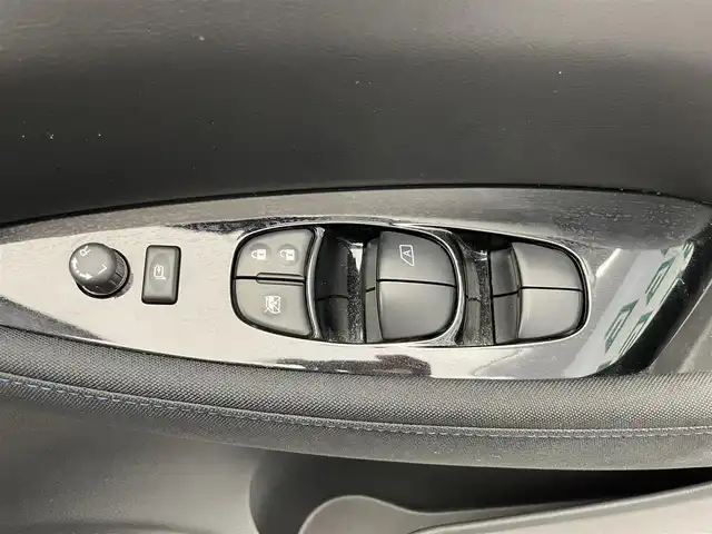 日産 リーフ X Vセレクション 鹿児島県 2021(令3)年 3.3万km ブリリアントホワイトパール/オーロラフレアブルーパール 2トーン 禁煙車/純正ナビ/(フルセグTV/Bluetooth/AppleCarPlay/AndroidAuto)/アラウンドビューモニター/デジタルインナーミラー/インテリジェント エマージェンシーブレーキ/LDW（車線逸脱警報）/ヒルスタートアシストフロント&バックソナー/標識検知機能（進入禁止）/踏み間違い衝突防止アシスト/インテリジェント BSI（後側方衝突防止支援システム）/BSW（後側方車両検知警報）/RCTA（後退時車両検知警報）/インテリジェント LI（車線逸脱防止支援システム）/インテリジェント DA（ふらつき警報）/プロパイロット/全席シートヒーター/ステアリングヒーター/ドライブレコーダー/ETC/電動格納ミラー