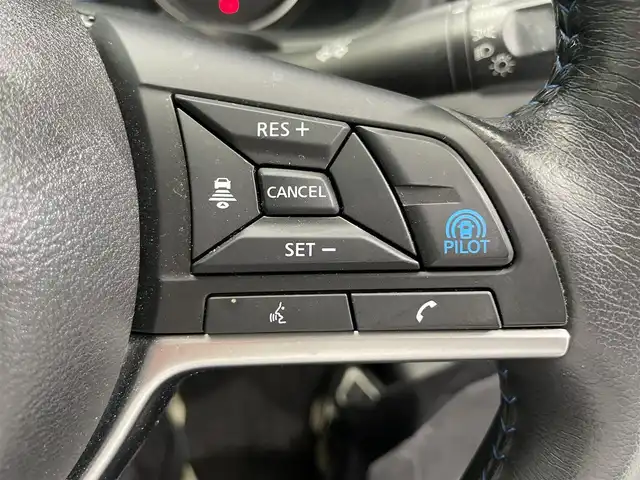 日産 リーフ X Vセレクション 鹿児島県 2021(令3)年 3.3万km ブリリアントホワイトパール/オーロラフレアブルーパール 2トーン 禁煙車/純正ナビ/(フルセグTV/Bluetooth/AppleCarPlay/AndroidAuto)/アラウンドビューモニター/デジタルインナーミラー/インテリジェント エマージェンシーブレーキ/LDW（車線逸脱警報）/ヒルスタートアシストフロント&バックソナー/標識検知機能（進入禁止）/踏み間違い衝突防止アシスト/インテリジェント BSI（後側方衝突防止支援システム）/BSW（後側方車両検知警報）/RCTA（後退時車両検知警報）/インテリジェント LI（車線逸脱防止支援システム）/インテリジェント DA（ふらつき警報）/プロパイロット/全席シートヒーター/ステアリングヒーター/ドライブレコーダー/ETC/電動格納ミラー