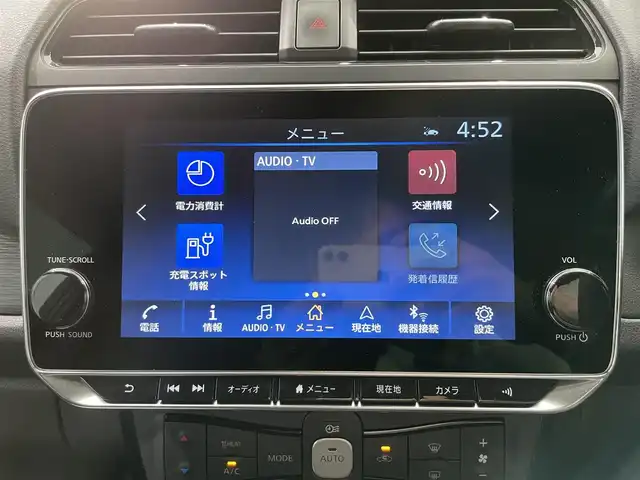 日産 リーフ X Vセレクション 鹿児島県 2021(令3)年 3.3万km ブリリアントホワイトパール/オーロラフレアブルーパール 2トーン 禁煙車/純正ナビ/(フルセグTV/Bluetooth/AppleCarPlay/AndroidAuto)/アラウンドビューモニター/デジタルインナーミラー/インテリジェント エマージェンシーブレーキ/LDW（車線逸脱警報）/ヒルスタートアシストフロント&バックソナー/標識検知機能（進入禁止）/踏み間違い衝突防止アシスト/インテリジェント BSI（後側方衝突防止支援システム）/BSW（後側方車両検知警報）/RCTA（後退時車両検知警報）/インテリジェント LI（車線逸脱防止支援システム）/インテリジェント DA（ふらつき警報）/プロパイロット/全席シートヒーター/ステアリングヒーター/ドライブレコーダー/ETC/電動格納ミラー