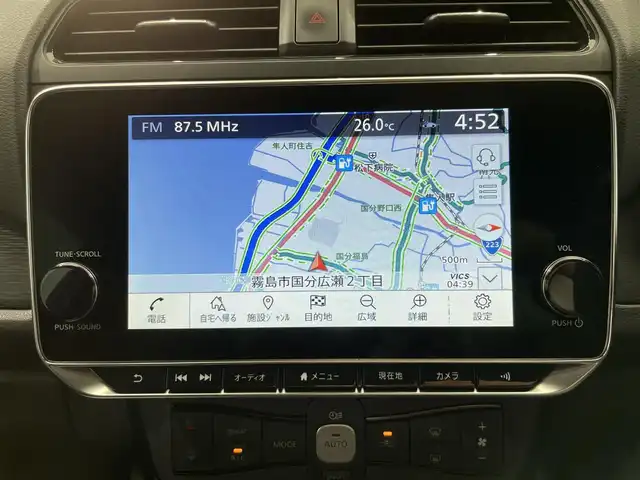 日産 リーフ X Vセレクション 鹿児島県 2021(令3)年 3.3万km ブリリアントホワイトパール/オーロラフレアブルーパール 2トーン 禁煙車/純正ナビ/(フルセグTV/Bluetooth/AppleCarPlay/AndroidAuto)/アラウンドビューモニター/デジタルインナーミラー/インテリジェント エマージェンシーブレーキ/LDW（車線逸脱警報）/ヒルスタートアシストフロント&バックソナー/標識検知機能（進入禁止）/踏み間違い衝突防止アシスト/インテリジェント BSI（後側方衝突防止支援システム）/BSW（後側方車両検知警報）/RCTA（後退時車両検知警報）/インテリジェント LI（車線逸脱防止支援システム）/インテリジェント DA（ふらつき警報）/プロパイロット/全席シートヒーター/ステアリングヒーター/ドライブレコーダー/ETC/電動格納ミラー