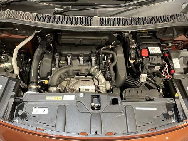 プジョー ３００８ クロスシティ 新潟県 2018(平30)年 3.3万km 茶 純正ナビ/・TV/FM/AM/Bluetooth/クルーズコントロール/レーンキープ/ブラインドスポットモニター/バックカメラ/ハーフレザー/パワーシート/シートヒーター/ETC/LEDヘッドライト/電動リアゲート/純正18インチAW/アイドリングストップ/パドルシフト/ワイヤレス充電