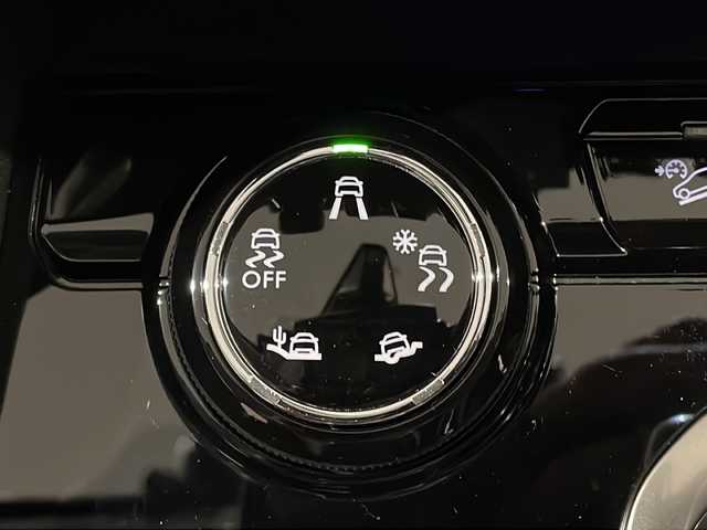 プジョー ３００８ クロスシティ 新潟県 2018(平30)年 3.3万km 茶 純正ナビ/・TV/FM/AM/Bluetooth/クルーズコントロール/レーンキープ/ブラインドスポットモニター/バックカメラ/ハーフレザー/パワーシート/シートヒーター/ETC/LEDヘッドライト/電動リアゲート/純正18インチAW/アイドリングストップ/パドルシフト/ワイヤレス充電