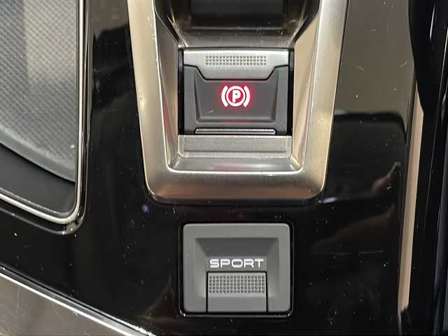 プジョー ３００８ クロスシティ 新潟県 2018(平30)年 3.3万km 茶 純正ナビ/・TV/FM/AM/Bluetooth/クルーズコントロール/レーンキープ/ブラインドスポットモニター/バックカメラ/ハーフレザー/パワーシート/シートヒーター/ETC/LEDヘッドライト/電動リアゲート/純正18インチAW/アイドリングストップ/パドルシフト/ワイヤレス充電