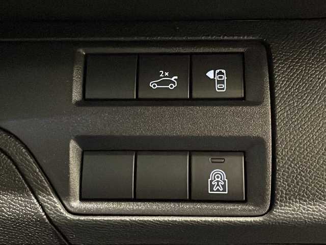 プジョー ３００８ クロスシティ 新潟県 2018(平30)年 3.3万km 茶 純正ナビ/・TV/FM/AM/Bluetooth/クルーズコントロール/レーンキープ/ブラインドスポットモニター/バックカメラ/ハーフレザー/パワーシート/シートヒーター/ETC/LEDヘッドライト/電動リアゲート/純正18インチAW/アイドリングストップ/パドルシフト/ワイヤレス充電