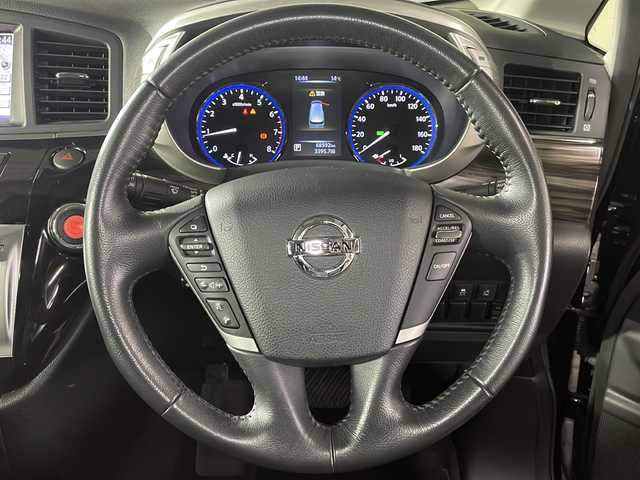 日産 エルグランド 250ハイウェイスターS 広島県 2017(平29)年 6.9万km ファントムブラック 禁煙車/純正ナビ/全周囲カメラ/後席フリップダウンモニター/純正エアロ/パワースライドドア/１００Ｖ給電/ＭＴモード付ＡＴシフト/ＥＴＣ/フルセグ/オットマン/クルーズコントロール/ＬＥＤヘッドライト/フォグランプ/エアバッグ(運転席/助手席/サイド/カーテン)/純正18インチアルミホイール(225/55/R18)