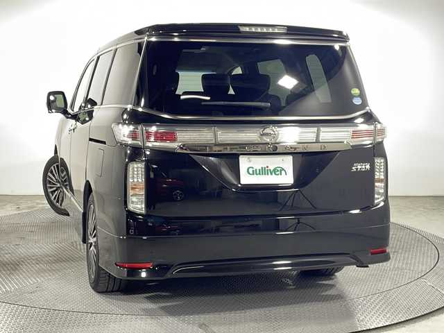 日産 エルグランド 250ハイウェイスターS 広島県 2017(平29)年 6.9万km ファントムブラック 禁煙車/純正ナビ/全周囲カメラ/後席フリップダウンモニター/純正エアロ/パワースライドドア/１００Ｖ給電/ＭＴモード付ＡＴシフト/ＥＴＣ/フルセグ/オットマン/クルーズコントロール/ＬＥＤヘッドライト/フォグランプ/エアバッグ(運転席/助手席/サイド/カーテン)/純正18インチアルミホイール(225/55/R18)