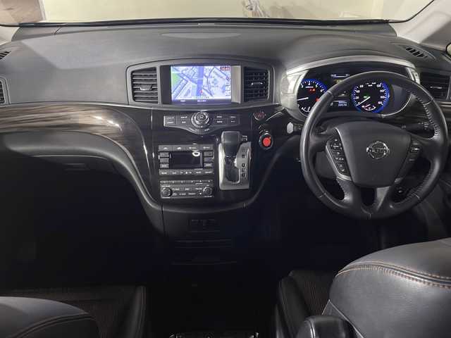 日産 エルグランド 250ハイウェイスターS 広島県 2017(平29)年 6.9万km ファントムブラック 禁煙車/純正ナビ/全周囲カメラ/後席フリップダウンモニター/純正エアロ/パワースライドドア/１００Ｖ給電/ＭＴモード付ＡＴシフト/ＥＴＣ/フルセグ/オットマン/クルーズコントロール/ＬＥＤヘッドライト/フォグランプ/エアバッグ(運転席/助手席/サイド/カーテン)/純正18インチアルミホイール(225/55/R18)