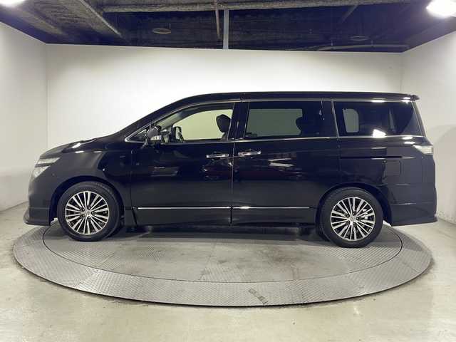 日産 エルグランド 250ハイウェイスターS 広島県 2017(平29)年 6.9万km ファントムブラック 禁煙車/純正ナビ/全周囲カメラ/後席フリップダウンモニター/純正エアロ/パワースライドドア/１００Ｖ給電/ＭＴモード付ＡＴシフト/ＥＴＣ/フルセグ/オットマン/クルーズコントロール/ＬＥＤヘッドライト/フォグランプ/エアバッグ(運転席/助手席/サイド/カーテン)/純正18インチアルミホイール(225/55/R18)