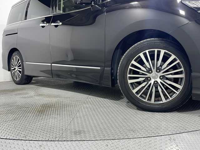 日産 エルグランド 250ハイウェイスターS 広島県 2017(平29)年 6.9万km ファントムブラック 禁煙車/純正ナビ/全周囲カメラ/後席フリップダウンモニター/純正エアロ/パワースライドドア/１００Ｖ給電/ＭＴモード付ＡＴシフト/ＥＴＣ/フルセグ/オットマン/クルーズコントロール/ＬＥＤヘッドライト/フォグランプ/エアバッグ(運転席/助手席/サイド/カーテン)/純正18インチアルミホイール(225/55/R18)