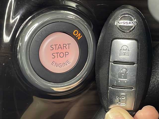 日産 エルグランド 250ハイウェイスターS 広島県 2017(平29)年 6.9万km ファントムブラック 禁煙車/純正ナビ/全周囲カメラ/後席フリップダウンモニター/純正エアロ/パワースライドドア/１００Ｖ給電/ＭＴモード付ＡＴシフト/ＥＴＣ/フルセグ/オットマン/クルーズコントロール/ＬＥＤヘッドライト/フォグランプ/エアバッグ(運転席/助手席/サイド/カーテン)/純正18インチアルミホイール(225/55/R18)