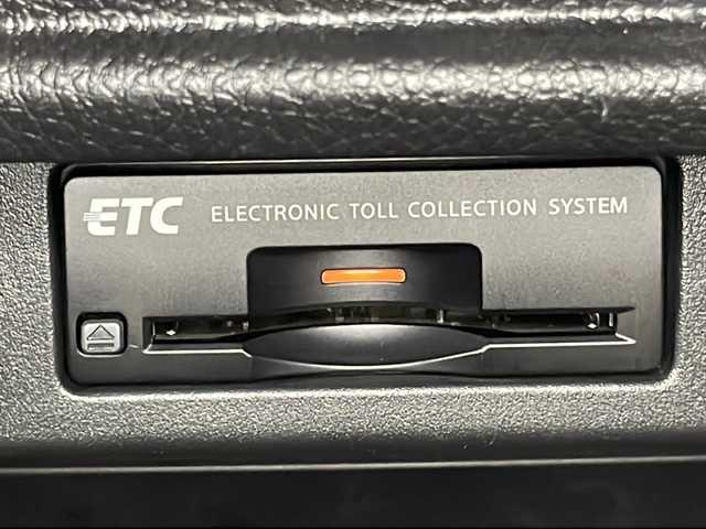 日産 エルグランド 250ハイウェイスターS 広島県 2017(平29)年 6.9万km ファントムブラック 禁煙車/純正ナビ/全周囲カメラ/後席フリップダウンモニター/純正エアロ/パワースライドドア/１００Ｖ給電/ＭＴモード付ＡＴシフト/ＥＴＣ/フルセグ/オットマン/クルーズコントロール/ＬＥＤヘッドライト/フォグランプ/エアバッグ(運転席/助手席/サイド/カーテン)/純正18インチアルミホイール(225/55/R18)