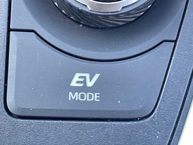 トヨタ ＲＡＶ４ ハイブリッドG 茨城県 2019(令1)年 7.8万km ホワイトパールクリスタルシャイン 純正SDナビ(Bluetooth/バックカメラ/フルセグTV)/クルーズコントロール/パワーシート/パワーバックドア/シートヒーター/レザーシート/ETC2.0/ドライブレコーダー/横滑り防止装置/コーナーセンサー/レーンキープアシスト/LEDオートライト/オートマチックハイビーム/カーテンエアバッグ/スマートキー/MTモード付AT/冷房AAC/USB入力端子/純正フロアマット/18インチ純正アルミホイール