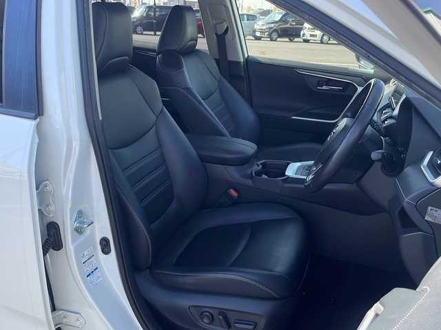 トヨタ ＲＡＶ４ ハイブリッドG 茨城県 2019(令1)年 7.8万km ホワイトパールクリスタルシャイン 純正SDナビ(Bluetooth/バックカメラ/フルセグTV)/クルーズコントロール/パワーシート/パワーバックドア/シートヒーター/レザーシート/ETC2.0/ドライブレコーダー/横滑り防止装置/コーナーセンサー/レーンキープアシスト/LEDオートライト/オートマチックハイビーム/カーテンエアバッグ/スマートキー/MTモード付AT/冷房AAC/USB入力端子/純正フロアマット/18インチ純正アルミホイール