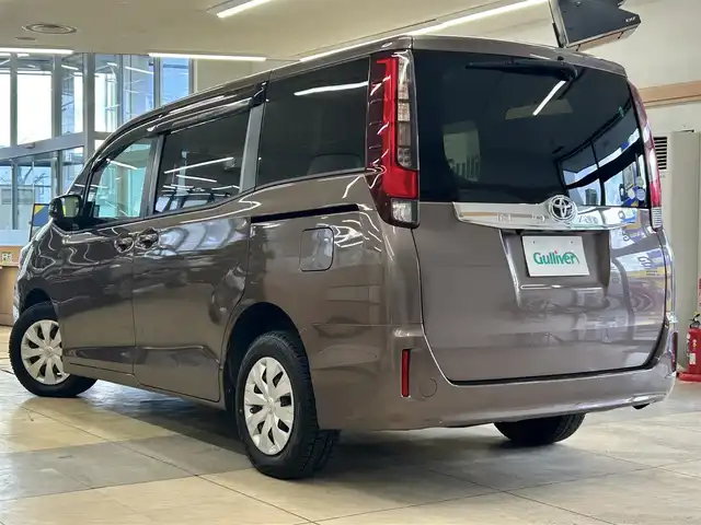 トヨタ ノア X 道央・札幌 2014(平26)年 6.6万km ダークシェリーマイカM ・4WD/・寒冷地仕様/・社外ナビ/フルセグTV/DVD/CD/BT/・バックカメラ/・ALPINEリヤフリップダウンモニター/・社外エンジンスターター/・ドライブレコーダー/・両側パワースライドドア/・アイドリングストップ/・ワイパーデアイサー/・ETC/・LEDヘッドライト/・フロントフォグ/・プッシュスタート/・スマートキー/・横滑り防止/・ドアバイザー/・電格ミラー/・夏タイヤ社外15インチAW積込