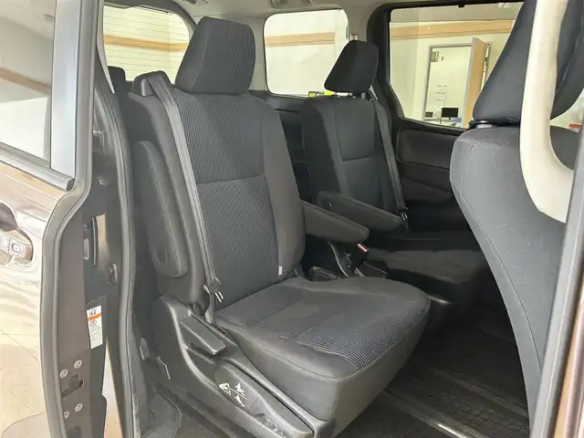 トヨタ ノア X 道央・札幌 2014(平26)年 6.6万km ダークシェリーマイカM ・4WD/・寒冷地仕様/・社外ナビ/フルセグTV/DVD/CD/BT/・バックカメラ/・ALPINEリヤフリップダウンモニター/・社外エンジンスターター/・ドライブレコーダー/・両側パワースライドドア/・アイドリングストップ/・ワイパーデアイサー/・ETC/・LEDヘッドライト/・フロントフォグ/・プッシュスタート/・スマートキー/・横滑り防止/・ドアバイザー/・電格ミラー/・夏タイヤ社外15インチAW積込