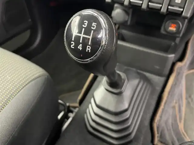 スズキ ジムニー XL 富山県 2022(令4)年 2.5万km ジャングルグリーン 4WD/社外ディスプレオーディオ（carrozzeria）/(AM/FM/USB/BT/AppleCarPlay/AndroidAuto)/carrozzeriaフロントスピーカー/バックカメラ/衝突被害軽減ブレーキ/レーンアシストキープ/ダウンヒルアシストコントロール/オートライト/社外GPS＆レーダー探知機（yupitaru　A310）/サイドミラーヒーター/シートシーター/ETC/ステアリングカバー/ドアバイザー/スマートキー/プッシュスタート/社外フロアマット/背面タイヤ