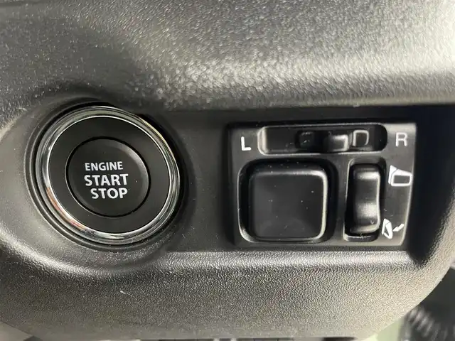 スズキ ジムニー XL 富山県 2022(令4)年 2.5万km ジャングルグリーン 4WD/社外ディスプレオーディオ（carrozzeria）/(AM/FM/USB/BT/AppleCarPlay/AndroidAuto)/carrozzeriaフロントスピーカー/バックカメラ/衝突被害軽減ブレーキ/レーンアシストキープ/ダウンヒルアシストコントロール/オートライト/社外GPS＆レーダー探知機（yupitaru　A310）/サイドミラーヒーター/シートシーター/ETC/ステアリングカバー/ドアバイザー/スマートキー/プッシュスタート/社外フロアマット/背面タイヤ