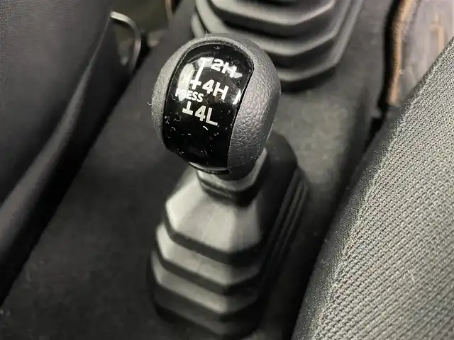 スズキ ジムニー XL 富山県 2022(令4)年 2.5万km ジャングルグリーン 4WD/社外ディスプレオーディオ（carrozzeria）/(AM/FM/USB/BT/AppleCarPlay/AndroidAuto)/carrozzeriaフロントスピーカー/バックカメラ/衝突被害軽減ブレーキ/レーンアシストキープ/ダウンヒルアシストコントロール/オートライト/社外GPS＆レーダー探知機（yupitaru　A310）/サイドミラーヒーター/シートシーター/ETC/ステアリングカバー/ドアバイザー/スマートキー/プッシュスタート/社外フロアマット/背面タイヤ