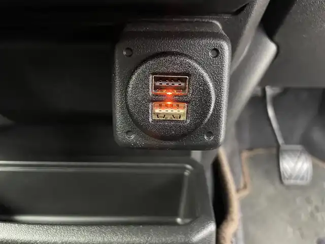 スズキ ジムニー XL 富山県 2022(令4)年 2.5万km ジャングルグリーン 4WD/社外ディスプレオーディオ（carrozzeria）/(AM/FM/USB/BT/AppleCarPlay/AndroidAuto)/carrozzeriaフロントスピーカー/バックカメラ/衝突被害軽減ブレーキ/レーンアシストキープ/ダウンヒルアシストコントロール/オートライト/社外GPS＆レーダー探知機（yupitaru　A310）/サイドミラーヒーター/シートシーター/ETC/ステアリングカバー/ドアバイザー/スマートキー/プッシュスタート/社外フロアマット/背面タイヤ