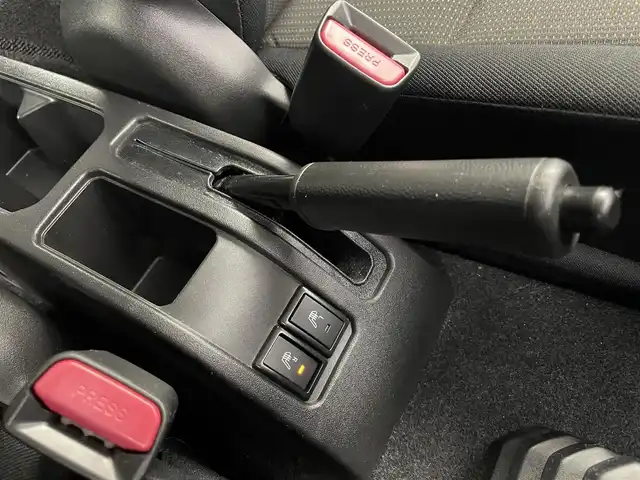 スズキ ジムニー XL 富山県 2022(令4)年 2.5万km ジャングルグリーン 4WD/社外ディスプレオーディオ（carrozzeria）/(AM/FM/USB/BT/AppleCarPlay/AndroidAuto)/carrozzeriaフロントスピーカー/バックカメラ/衝突被害軽減ブレーキ/レーンアシストキープ/ダウンヒルアシストコントロール/オートライト/社外GPS＆レーダー探知機（yupitaru　A310）/サイドミラーヒーター/シートシーター/ETC/ステアリングカバー/ドアバイザー/スマートキー/プッシュスタート/社外フロアマット/背面タイヤ