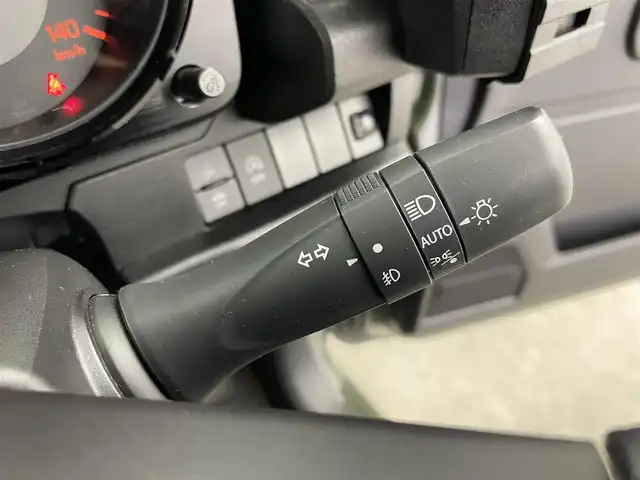 スズキ ジムニー XL 富山県 2022(令4)年 2.5万km ジャングルグリーン 4WD/社外ディスプレオーディオ（carrozzeria）/(AM/FM/USB/BT/AppleCarPlay/AndroidAuto)/carrozzeriaフロントスピーカー/バックカメラ/衝突被害軽減ブレーキ/レーンアシストキープ/ダウンヒルアシストコントロール/オートライト/社外GPS＆レーダー探知機（yupitaru　A310）/サイドミラーヒーター/シートシーター/ETC/ステアリングカバー/ドアバイザー/スマートキー/プッシュスタート/社外フロアマット/背面タイヤ