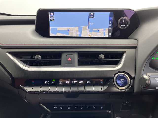 レクサス ＵＸ 250h Fスポーツ 鹿児島県 2020(令2)年 1.9万km ホワイトノーヴァガラスフレーク 純正10型ナビ/サンルーフ/三眼LEDヘッドライト/全方位カメラ/レーダークルーズコントロール/シートヒーター/エアシート/バックカメラ/パワーシート/ヘッドアップディスプレイ/コーナーセンサー/純正アルミホイール/ルーフレール/ETC2.0/ブラインドスポットモニター/パドルシフト/ステアリングヒーター/オートマチックハイビーム/ドライブレコーダー/衝突軽減システム/フルセグ/CD DVD/Bluetooth/ステアリングスイッチ/スマートキー/プッシュスタート