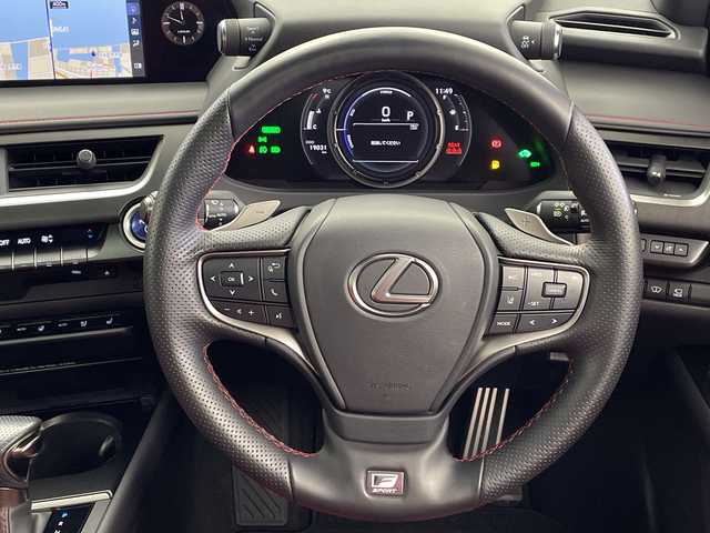 レクサス ＵＸ 250h Fスポーツ 鹿児島県 2020(令2)年 1.9万km ホワイトノーヴァガラスフレーク 純正10型ナビ/サンルーフ/三眼LEDヘッドライト/全方位カメラ/レーダークルーズコントロール/シートヒーター/エアシート/バックカメラ/パワーシート/ヘッドアップディスプレイ/コーナーセンサー/純正アルミホイール/ルーフレール/ETC2.0/ブラインドスポットモニター/パドルシフト/ステアリングヒーター/オートマチックハイビーム/ドライブレコーダー/衝突軽減システム/フルセグ/CD DVD/Bluetooth/ステアリングスイッチ/スマートキー/プッシュスタート