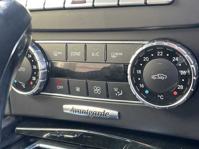 メルセデス・ベンツ Ｃ２００ ブルーエフィシェンシーW AVG 千葉県 2013(平25)年 7.2万km マグネタイトブラック ＡＭＧスポーツパッケージ　ナビ　バックカメラ　フルセグＴＶ　ＢＴ　ハーフレザー　メモリーパワーシート　ウッドパネル　パドルシフト　ルーフレール　ＡＭＧ１７インチアルミホイール　ＡＭＧフロアマット