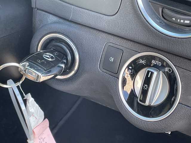 メルセデス・ベンツ Ｃ２００ ブルーエフィシェンシーW AVG 千葉県 2013(平25)年 7.2万km マグネタイトブラック ＡＭＧスポーツパッケージ　ナビ　バックカメラ　フルセグＴＶ　ＢＴ　ハーフレザー　メモリーパワーシート　ウッドパネル　パドルシフト　ルーフレール　ＡＭＧ１７インチアルミホイール　ＡＭＧフロアマット