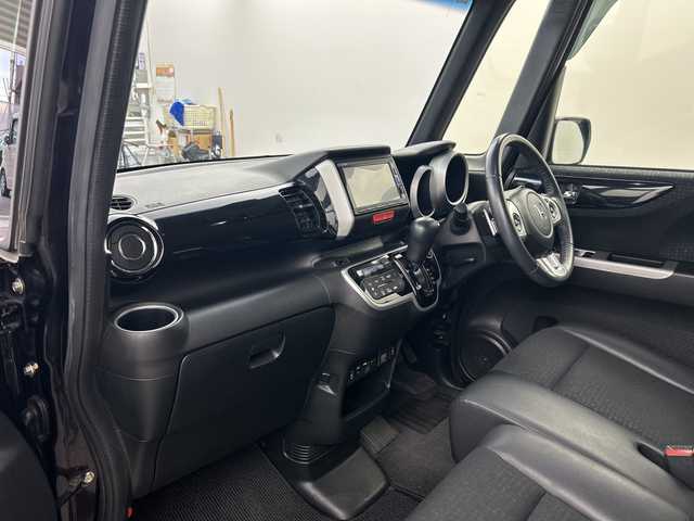 ホンダ Ｎ ＢＯＸ カスタム ターボ SSブラックSパッケージ 兵庫県 2017(平29)年 5万km パープル ・純正ナビ（フルセグ・BT・DVD）/・バックカメラ/・両側パワースライドドア/・シティブレーキアクティブシステム/・ビルトインETC/・パドルシフト/・ドライブレコーダ―/・ステアリングスイッチ/・クルーズコントロール/・スマートキー/・スペアキー/・プッシュスタート/・HIDヘッドライト/・フォグランプ/・オートライト/・ハーフレザー/・シートヒーター/・純正15インチアルミホイール/・純正フロアマット/・保証書/・取扱説明書