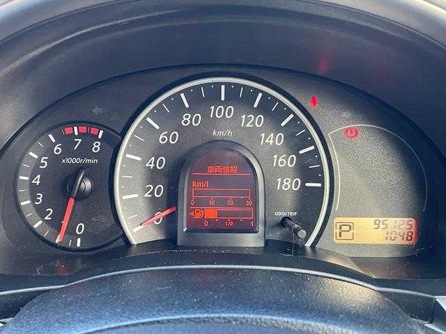 日産 マーチ 12G 山形県 2011(平23)年 9.6万km ブリリアントシルバー 純正オーディオ/　　【CD/AUX】/オートライト/14インチアルミホイール/電動格納ミラー/純正フロアマット/パワーステアリング/パワーウィンドウ/エンジンスタートボタン/スマートキー/ETC