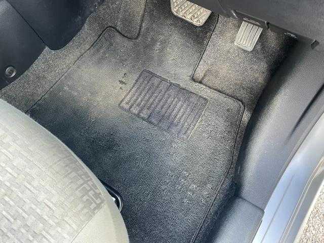 日産 マーチ 12G 山形県 2011(平23)年 9.6万km ブリリアントシルバー 純正オーディオ/　　【CD/AUX】/オートライト/14インチアルミホイール/電動格納ミラー/純正フロアマット/パワーステアリング/パワーウィンドウ/エンジンスタートボタン/スマートキー/ETC