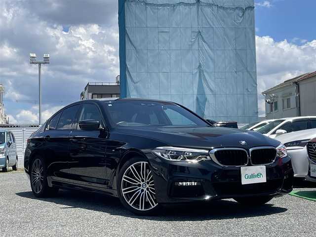 ＢＭＷ ５３０ｉ Mスポーツ 兵庫県 2019(令1)年 2.1万km サファイアブラックP /セレクトパッケージ/（サンルーフ/ハーマンカードン）//サンルーフ//R2-6年正規ディーラー点検記録簿//BMWライブコックピット//地デジ/DVD/BT/USB//パノラマビューモニター//ステアリングリモコン//ヘッドアップディスプレイ//本革シート//前席パワーシート//前席、後席左右シートヒーター//パドルシフト//パワートランクリッド//パークディスタンスコントロール//アクティブPDC（後退時ブレーキ）//オートLEDヘッドランプ//LEDフォグランプ//アイドリングストップ//ドライブレコーダー前後//純正19インチAW//インテリジェントセーフティ//衝突警告//車線逸脱警告//車線変更警告//側面衝突警告//ハイビームアシスタント