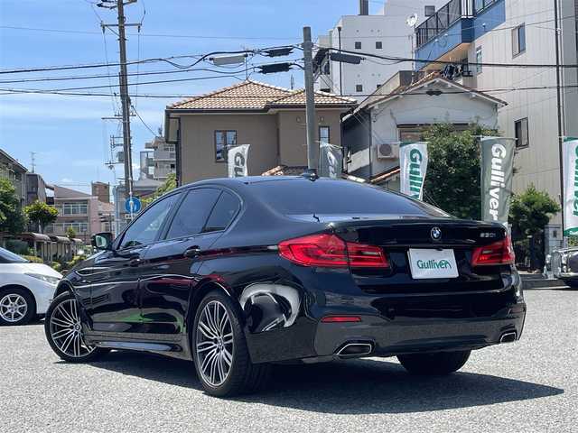 ＢＭＷ ５３０ｉ Mスポーツ 兵庫県 2019(令1)年 2.1万km サファイアブラックP /セレクトパッケージ/（サンルーフ/ハーマンカードン）//サンルーフ//R2-6年正規ディーラー点検記録簿//BMWライブコックピット//地デジ/DVD/BT/USB//パノラマビューモニター//ステアリングリモコン//ヘッドアップディスプレイ//本革シート//前席パワーシート//前席、後席左右シートヒーター//パドルシフト//パワートランクリッド//パークディスタンスコントロール//アクティブPDC（後退時ブレーキ）//オートLEDヘッドランプ//LEDフォグランプ//アイドリングストップ//ドライブレコーダー前後//純正19インチAW//インテリジェントセーフティ//衝突警告//車線逸脱警告//車線変更警告//側面衝突警告//ハイビームアシスタント