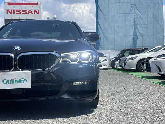 ＢＭＷ ５３０ｉ Mスポーツ 兵庫県 2019(令1)年 2.1万km サファイアブラックP /セレクトパッケージ/（サンルーフ/ハーマンカードン）//サンルーフ//R2-6年正規ディーラー点検記録簿//BMWライブコックピット//地デジ/DVD/BT/USB//パノラマビューモニター//ステアリングリモコン//ヘッドアップディスプレイ//本革シート//前席パワーシート//前席、後席左右シートヒーター//パドルシフト//パワートランクリッド//パークディスタンスコントロール//アクティブPDC（後退時ブレーキ）//オートLEDヘッドランプ//LEDフォグランプ//アイドリングストップ//ドライブレコーダー前後//純正19インチAW//インテリジェントセーフティ//衝突警告//車線逸脱警告//車線変更警告//側面衝突警告//ハイビームアシスタント