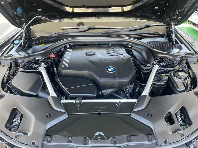 ＢＭＷ ５３０ｉ Mスポーツ 兵庫県 2019(令1)年 2.1万km サファイアブラックP /セレクトパッケージ/（サンルーフ/ハーマンカードン）//サンルーフ//R2-6年正規ディーラー点検記録簿//BMWライブコックピット//地デジ/DVD/BT/USB//パノラマビューモニター//ステアリングリモコン//ヘッドアップディスプレイ//本革シート//前席パワーシート//前席、後席左右シートヒーター//パドルシフト//パワートランクリッド//パークディスタンスコントロール//アクティブPDC（後退時ブレーキ）//オートLEDヘッドランプ//LEDフォグランプ//アイドリングストップ//ドライブレコーダー前後//純正19インチAW//インテリジェントセーフティ//衝突警告//車線逸脱警告//車線変更警告//側面衝突警告//ハイビームアシスタント