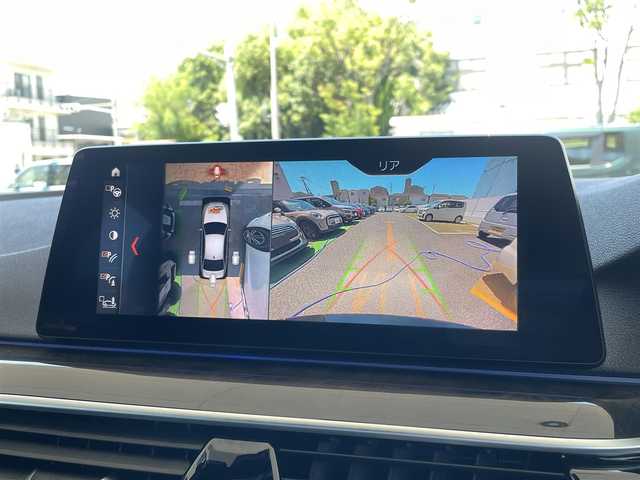 ＢＭＷ ５３０ｉ Mスポーツ 兵庫県 2019(令1)年 2.1万km サファイアブラックP /セレクトパッケージ/（サンルーフ/ハーマンカードン）//サンルーフ//R2-6年正規ディーラー点検記録簿//BMWライブコックピット//地デジ/DVD/BT/USB//パノラマビューモニター//ステアリングリモコン//ヘッドアップディスプレイ//本革シート//前席パワーシート//前席、後席左右シートヒーター//パドルシフト//パワートランクリッド//パークディスタンスコントロール//アクティブPDC（後退時ブレーキ）//オートLEDヘッドランプ//LEDフォグランプ//アイドリングストップ//ドライブレコーダー前後//純正19インチAW//インテリジェントセーフティ//衝突警告//車線逸脱警告//車線変更警告//側面衝突警告//ハイビームアシスタント