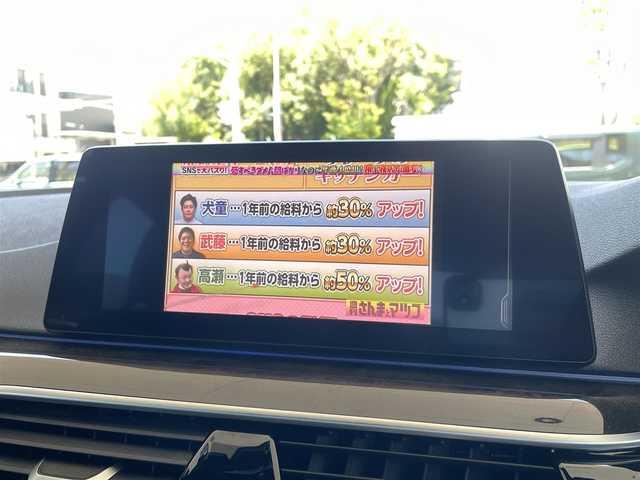 ＢＭＷ ５３０ｉ Mスポーツ 兵庫県 2019(令1)年 2.1万km サファイアブラックP /セレクトパッケージ/（サンルーフ/ハーマンカードン）//サンルーフ//R2-6年正規ディーラー点検記録簿//BMWライブコックピット//地デジ/DVD/BT/USB//パノラマビューモニター//ステアリングリモコン//ヘッドアップディスプレイ//本革シート//前席パワーシート//前席、後席左右シートヒーター//パドルシフト//パワートランクリッド//パークディスタンスコントロール//アクティブPDC（後退時ブレーキ）//オートLEDヘッドランプ//LEDフォグランプ//アイドリングストップ//ドライブレコーダー前後//純正19インチAW//インテリジェントセーフティ//衝突警告//車線逸脱警告//車線変更警告//側面衝突警告//ハイビームアシスタント
