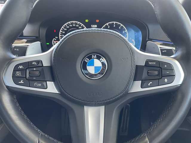 ＢＭＷ ５３０ｉ Mスポーツ 兵庫県 2019(令1)年 2.1万km サファイアブラックP /セレクトパッケージ/（サンルーフ/ハーマンカードン）//サンルーフ//R2-6年正規ディーラー点検記録簿//BMWライブコックピット//地デジ/DVD/BT/USB//パノラマビューモニター//ステアリングリモコン//ヘッドアップディスプレイ//本革シート//前席パワーシート//前席、後席左右シートヒーター//パドルシフト//パワートランクリッド//パークディスタンスコントロール//アクティブPDC（後退時ブレーキ）//オートLEDヘッドランプ//LEDフォグランプ//アイドリングストップ//ドライブレコーダー前後//純正19インチAW//インテリジェントセーフティ//衝突警告//車線逸脱警告//車線変更警告//側面衝突警告//ハイビームアシスタント