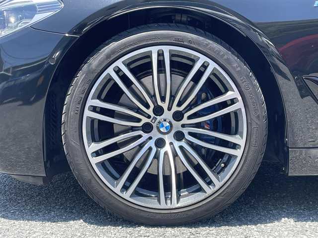 ＢＭＷ ５３０ｉ Mスポーツ 兵庫県 2019(令1)年 2.1万km サファイアブラックP /セレクトパッケージ/（サンルーフ/ハーマンカードン）//サンルーフ//R2-6年正規ディーラー点検記録簿//BMWライブコックピット//地デジ/DVD/BT/USB//パノラマビューモニター//ステアリングリモコン//ヘッドアップディスプレイ//本革シート//前席パワーシート//前席、後席左右シートヒーター//パドルシフト//パワートランクリッド//パークディスタンスコントロール//アクティブPDC（後退時ブレーキ）//オートLEDヘッドランプ//LEDフォグランプ//アイドリングストップ//ドライブレコーダー前後//純正19インチAW//インテリジェントセーフティ//衝突警告//車線逸脱警告//車線変更警告//側面衝突警告//ハイビームアシスタント