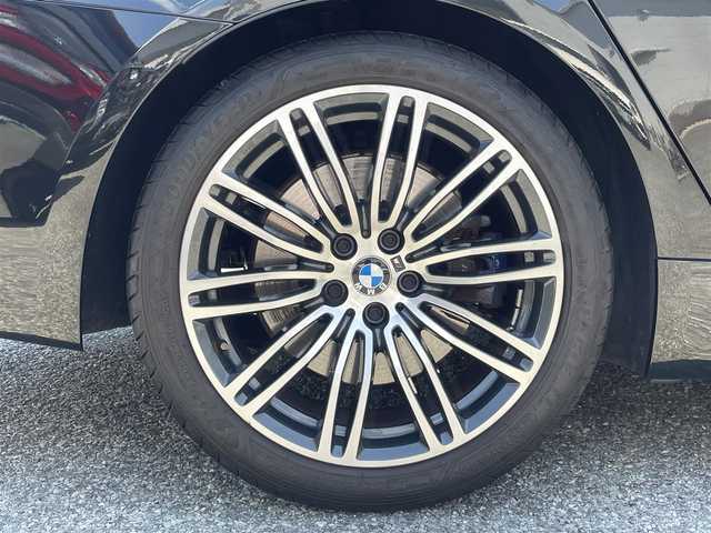 ＢＭＷ ５３０ｉ Mスポーツ 兵庫県 2019(令1)年 2.1万km サファイアブラックP /セレクトパッケージ/（サンルーフ/ハーマンカードン）//サンルーフ//R2-6年正規ディーラー点検記録簿//BMWライブコックピット//地デジ/DVD/BT/USB//パノラマビューモニター//ステアリングリモコン//ヘッドアップディスプレイ//本革シート//前席パワーシート//前席、後席左右シートヒーター//パドルシフト//パワートランクリッド//パークディスタンスコントロール//アクティブPDC（後退時ブレーキ）//オートLEDヘッドランプ//LEDフォグランプ//アイドリングストップ//ドライブレコーダー前後//純正19インチAW//インテリジェントセーフティ//衝突警告//車線逸脱警告//車線変更警告//側面衝突警告//ハイビームアシスタント