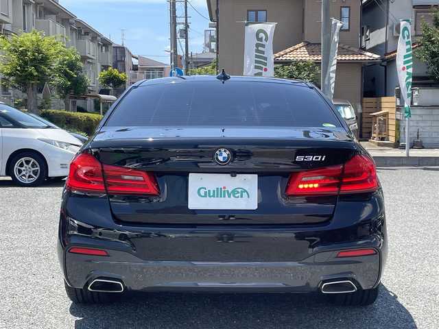 ＢＭＷ ５３０ｉ Mスポーツ 兵庫県 2019(令1)年 2.1万km サファイアブラックP /セレクトパッケージ/（サンルーフ/ハーマンカードン）//サンルーフ//R2-6年正規ディーラー点検記録簿//BMWライブコックピット//地デジ/DVD/BT/USB//パノラマビューモニター//ステアリングリモコン//ヘッドアップディスプレイ//本革シート//前席パワーシート//前席、後席左右シートヒーター//パドルシフト//パワートランクリッド//パークディスタンスコントロール//アクティブPDC（後退時ブレーキ）//オートLEDヘッドランプ//LEDフォグランプ//アイドリングストップ//ドライブレコーダー前後//純正19インチAW//インテリジェントセーフティ//衝突警告//車線逸脱警告//車線変更警告//側面衝突警告//ハイビームアシスタント