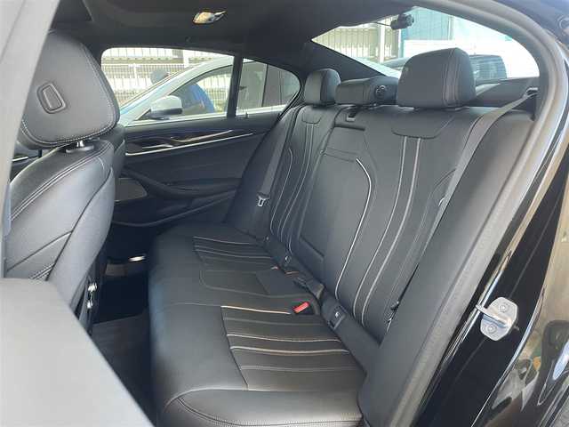 ＢＭＷ ５３０ｉ Mスポーツ 兵庫県 2019(令1)年 2.1万km サファイアブラックP /セレクトパッケージ/（サンルーフ/ハーマンカードン）//サンルーフ//R2-6年正規ディーラー点検記録簿//BMWライブコックピット//地デジ/DVD/BT/USB//パノラマビューモニター//ステアリングリモコン//ヘッドアップディスプレイ//本革シート//前席パワーシート//前席、後席左右シートヒーター//パドルシフト//パワートランクリッド//パークディスタンスコントロール//アクティブPDC（後退時ブレーキ）//オートLEDヘッドランプ//LEDフォグランプ//アイドリングストップ//ドライブレコーダー前後//純正19インチAW//インテリジェントセーフティ//衝突警告//車線逸脱警告//車線変更警告//側面衝突警告//ハイビームアシスタント
