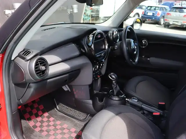ＭＩＮＩ ミニ クーパー 長野県 2015(平27)年 3.9万km 赤 ・ペッパーＰＫＧ　/・純正ナビ　/・バックカメラ　/・純正１５ＡＷ　/・横滑り防止　/・ライト／ＭＩＮＩエキサイトメントＰＫＧ　/・ＭＩＮＩドライビングモード/・アイドリングストップ