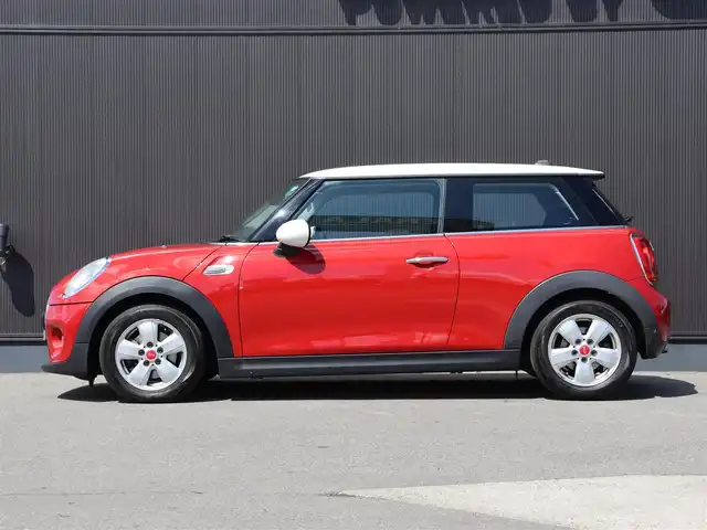 ＭＩＮＩ ミニ クーパー 長野県 2015(平27)年 3.9万km 赤 ・ペッパーＰＫＧ　/・純正ナビ　/・バックカメラ　/・純正１５ＡＷ　/・横滑り防止　/・ライト／ＭＩＮＩエキサイトメントＰＫＧ　/・ＭＩＮＩドライビングモード/・アイドリングストップ